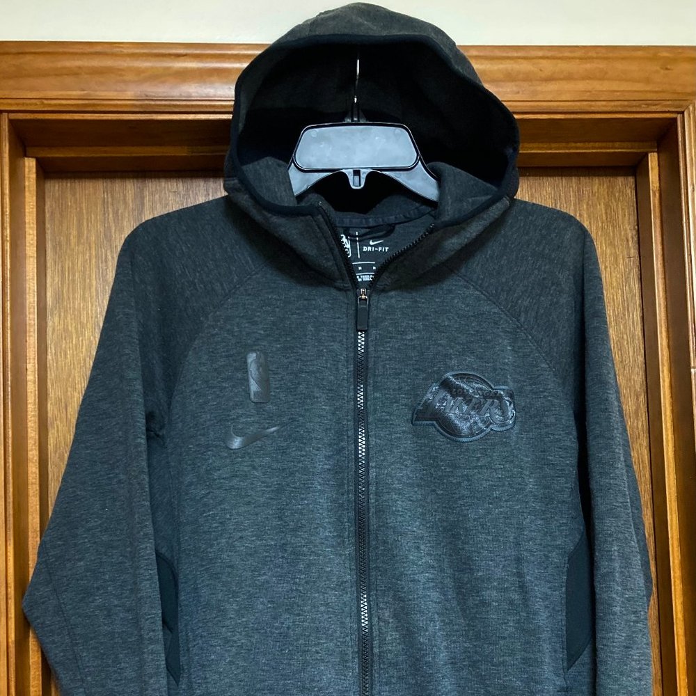 $150 Los Angeles Lakers Nike Showtime Jacket triple black, size Medium